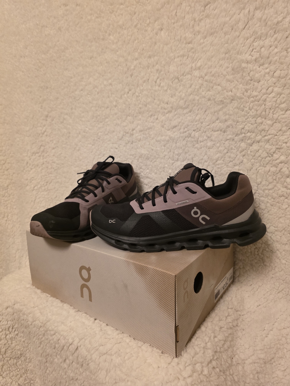 On Cloudrunner Women’s Sneakers in Black and Mauve - Picture 3 of 3